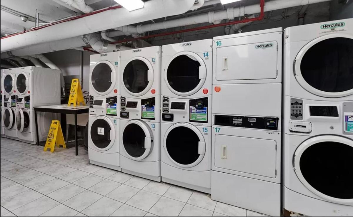 73-308 New 1br 1bth Uws Doorman Gym Appartement *